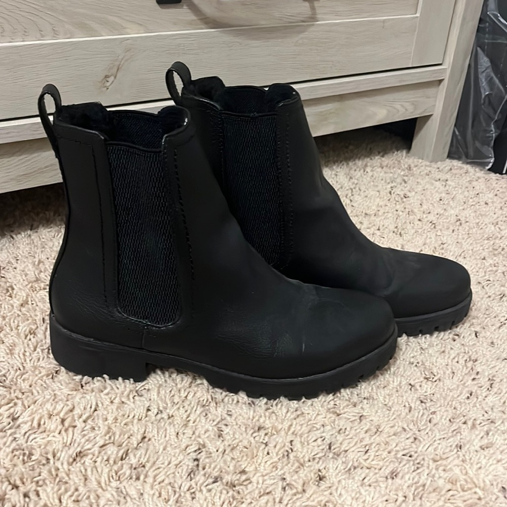 Women’s Black Boots (Fuzzy inside)